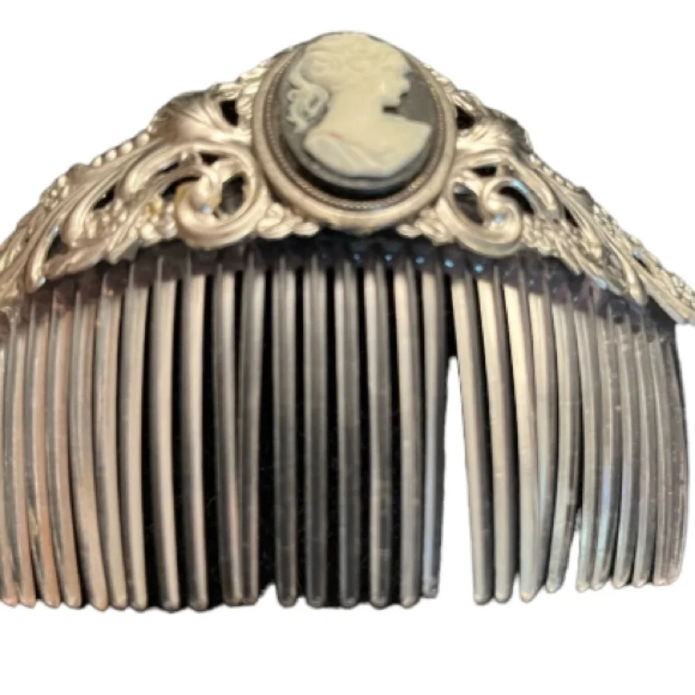 unbranded metal light